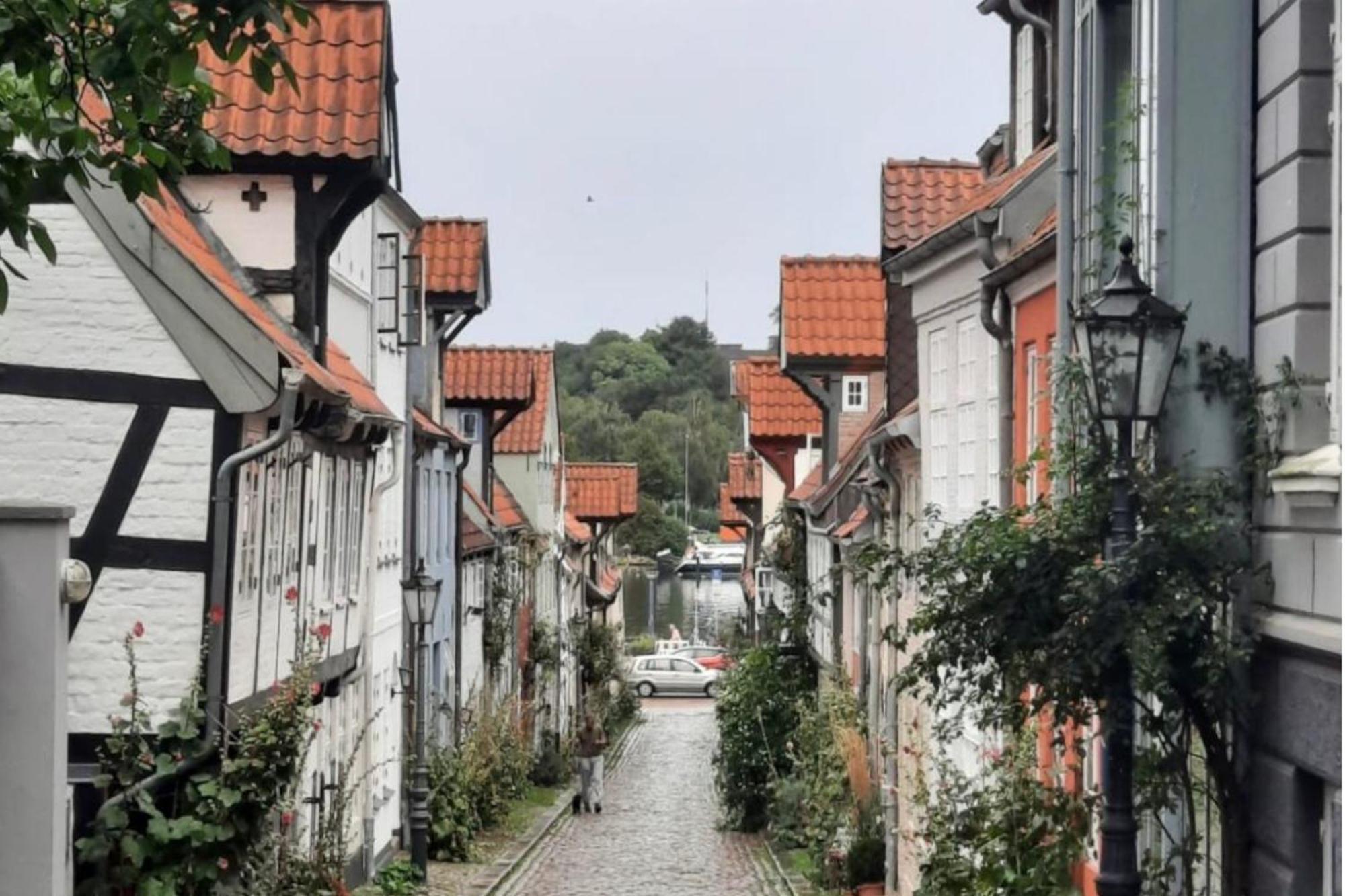 Kapitaenswohnung -schoene Altstadtwohnung, Mit Eigenem Parkplatz Apartment *